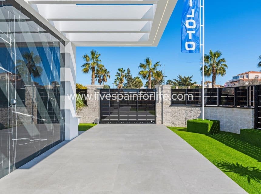 3 soveværelse Villa til salg i Algorfa med swimmingpool garage - € 670.000 (Ref: 9968650)