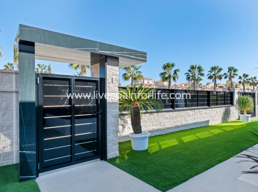 3 soveværelse Villa til salg i Algorfa med swimmingpool garage - € 670.000 (Ref: 9968650)