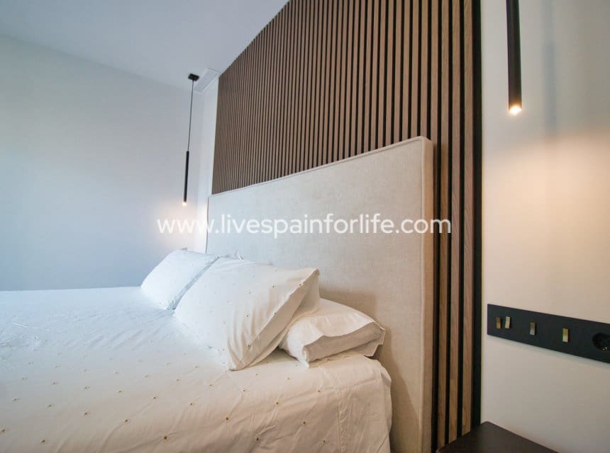 Chalet de 4 habitaciones en Pilar de la Horadada en venta con piscina garaje - 869.000 € (Ref: 9985290)