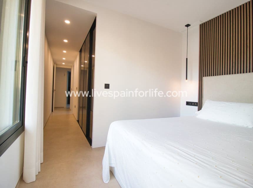 Chalet de 4 habitaciones en Pilar de la Horadada en venta con piscina garaje - 869.000 € (Ref: 9985290)