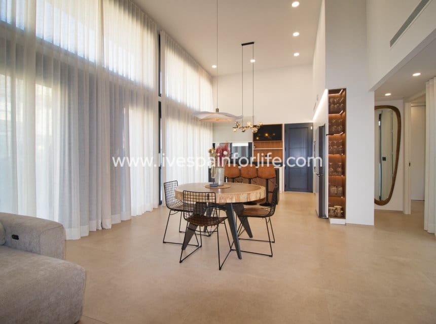 Chalet de 4 habitaciones en Pilar de la Horadada en venta con piscina garaje - 869.000 € (Ref: 9985290)