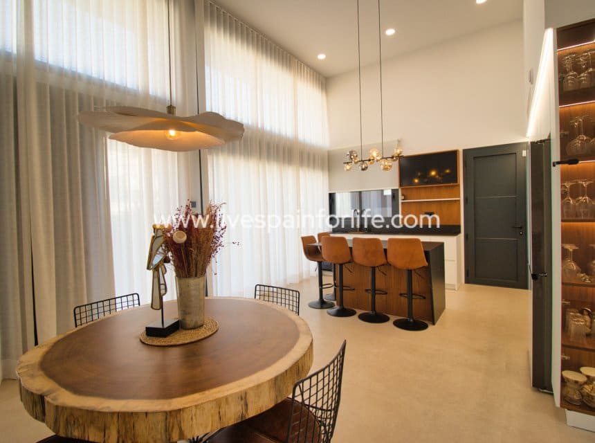 Chalet de 4 habitaciones en Pilar de la Horadada en venta con piscina garaje - 869.000 € (Ref: 9985290)