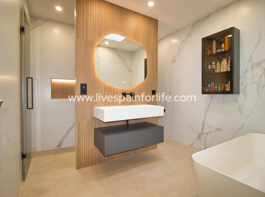 Chalet de 4 habitaciones en Pilar de la Horadada en venta con piscina garaje - 869.000 € (Ref: 9985290)