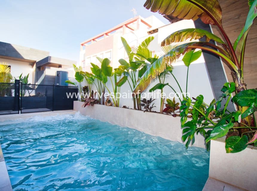 Chalet de 4 habitaciones en Pilar de la Horadada en venta con piscina garaje - 869.000 € (Ref: 9985290)
