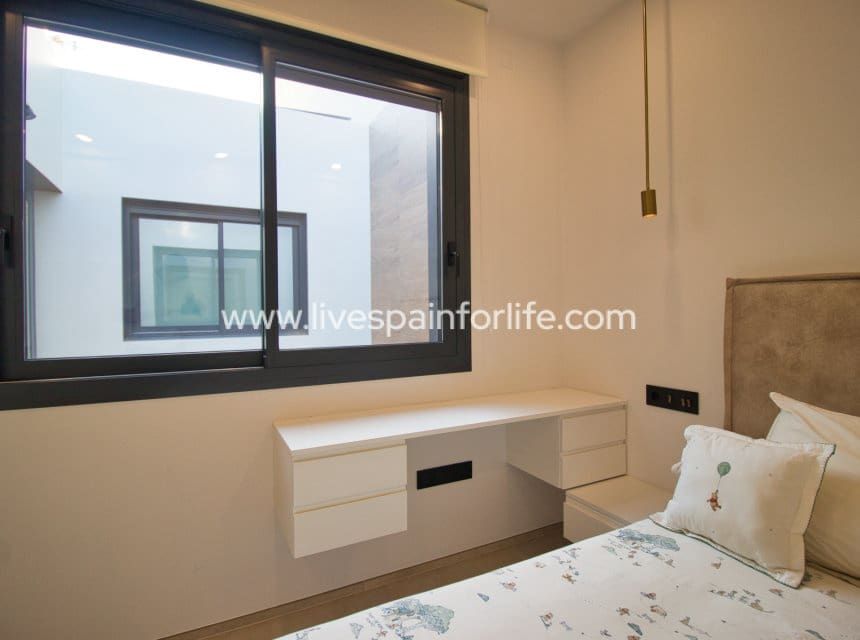 Chalet de 4 habitaciones en Pilar de la Horadada en venta con piscina garaje - 869.000 € (Ref: 9985290)