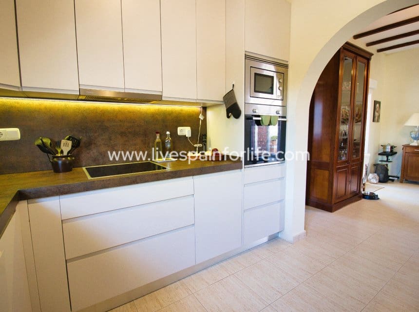 4 slaapkamer Finca/Landhuis te koop in Alicante stad met zwembad garage - € 529.000 (Ref: 9985291)