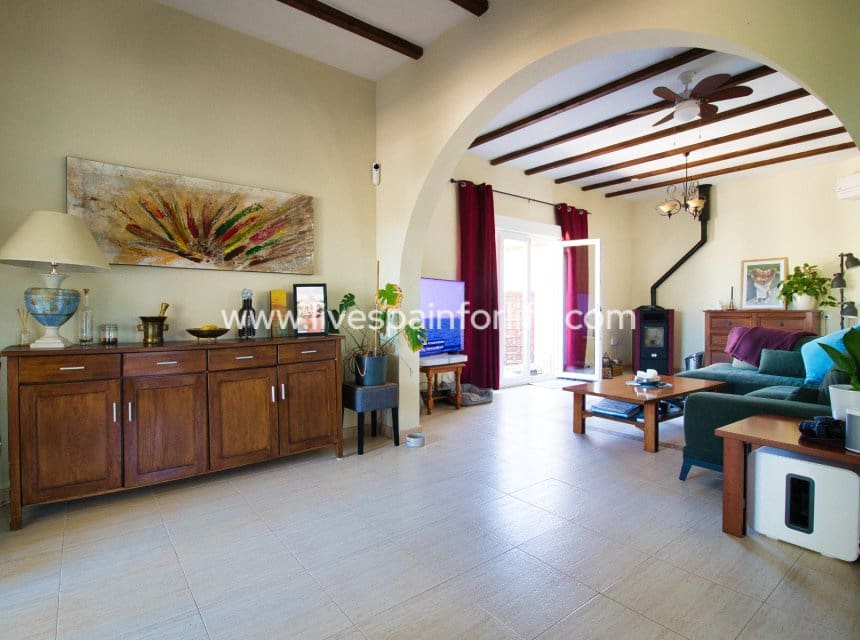 4 slaapkamer Finca/Landhuis te koop in Alicante stad met zwembad garage - € 529.000 (Ref: 9985291)