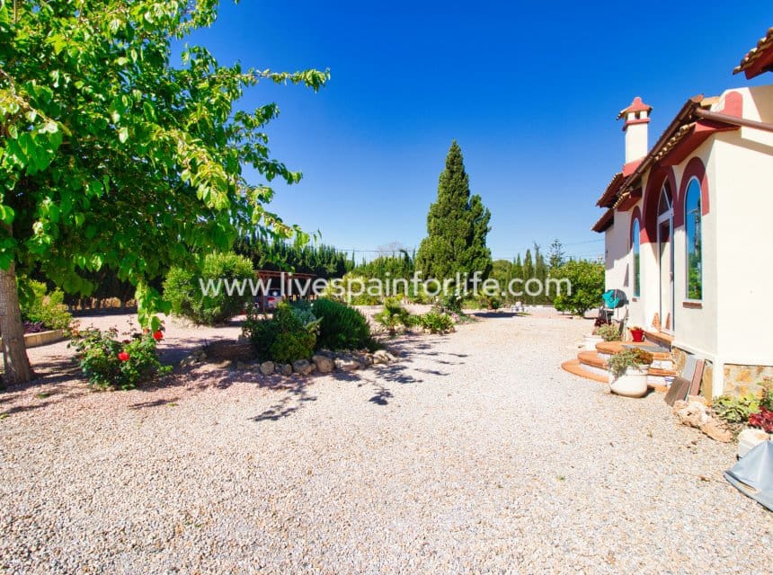 4 slaapkamer Finca/Landhuis te koop in Alicante stad met zwembad garage - € 529.000 (Ref: 9985291)