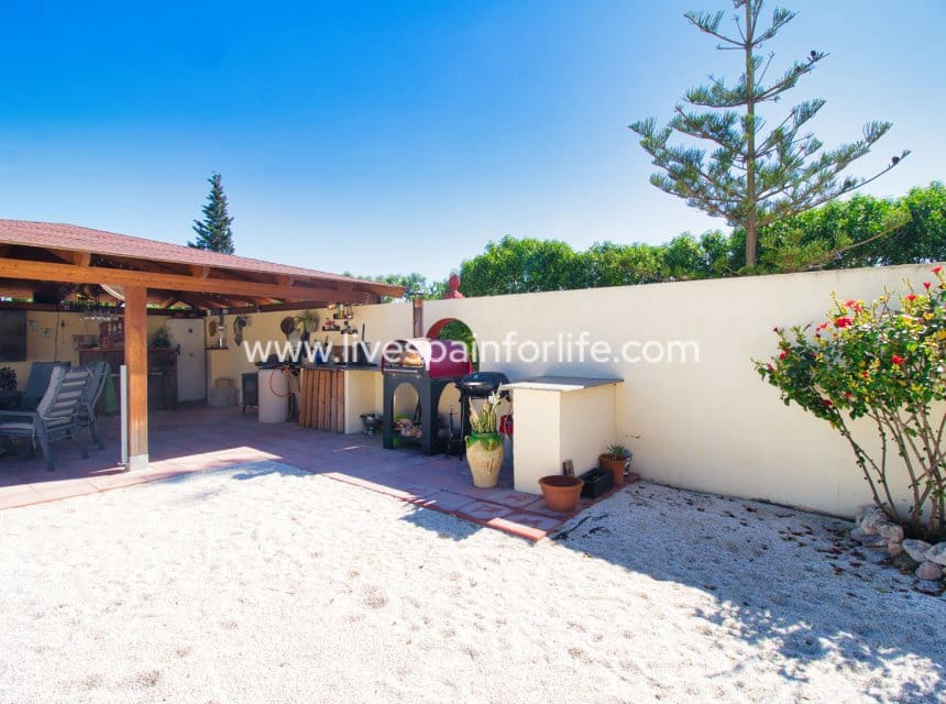 4 slaapkamer Finca/Landhuis te koop in Alicante stad met zwembad garage - € 529.000 (Ref: 9985291)