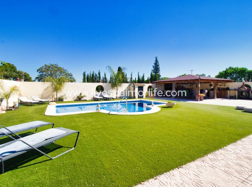 4 slaapkamer Finca/Landhuis te koop in Alicante stad met zwembad garage - € 529.000 (Ref: 9985291)