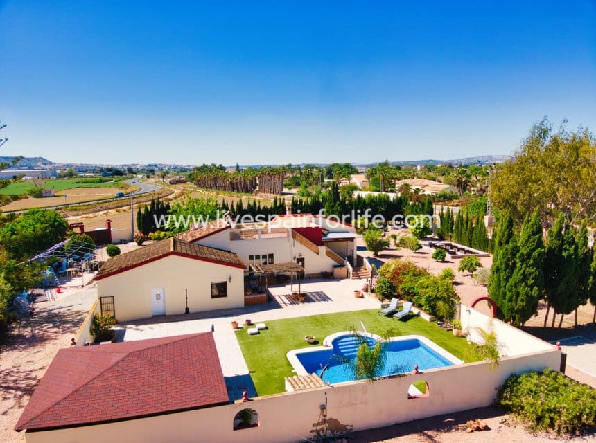 4 slaapkamer Finca/Landhuis te koop in Alicante stad met zwembad garage - € 529.000 (Ref: 9985291)