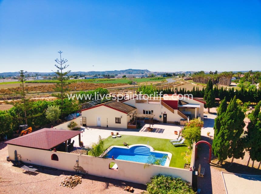4 slaapkamer Finca/Landhuis te koop in Alicante stad met zwembad garage - € 529.000 (Ref: 9985291)