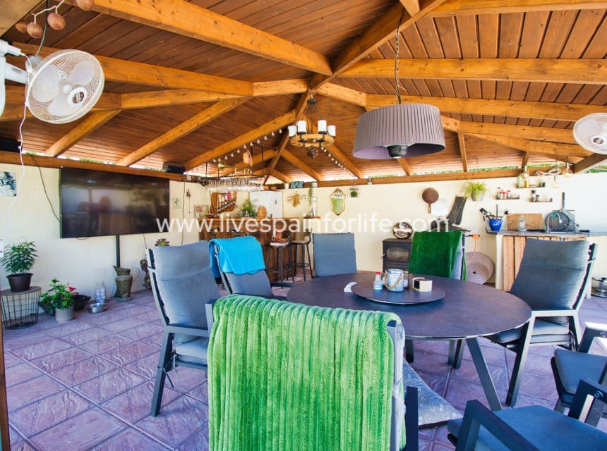 4 slaapkamer Finca/Landhuis te koop in Alicante stad met zwembad garage - € 529.000 (Ref: 9985291)