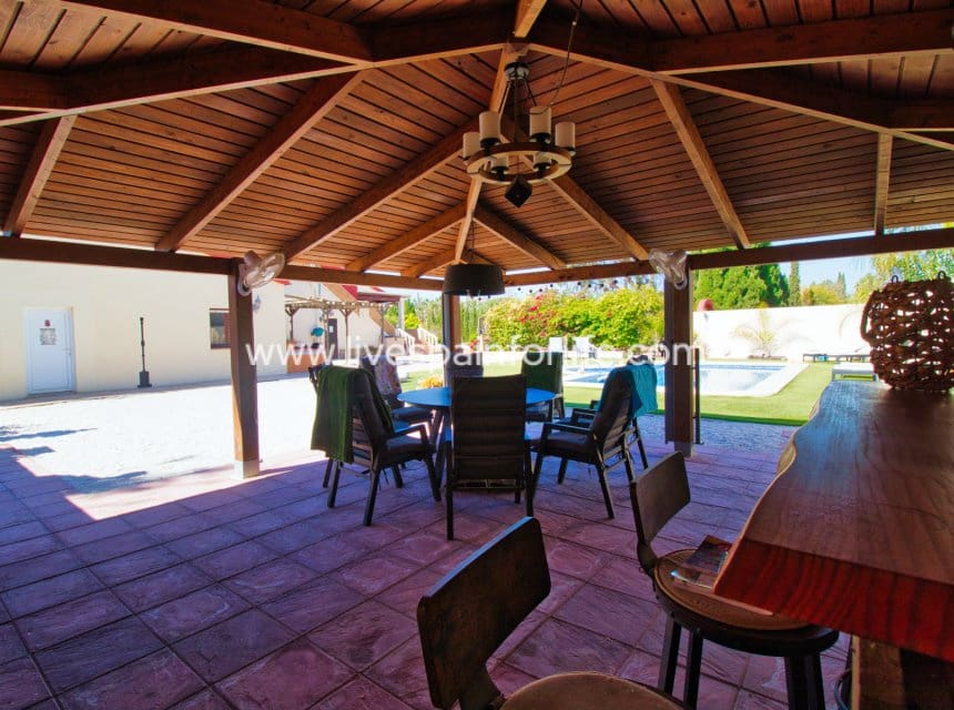 4 slaapkamer Finca/Landhuis te koop in Alicante stad met zwembad garage - € 529.000 (Ref: 9985291)
