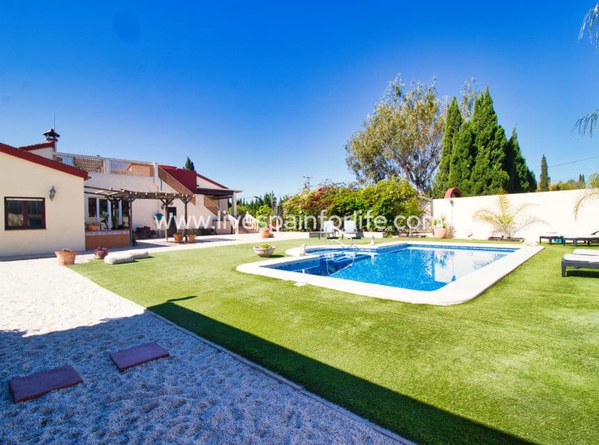 4 slaapkamer Finca/Landhuis te koop in Alicante stad met zwembad garage - € 529.000 (Ref: 9985291)