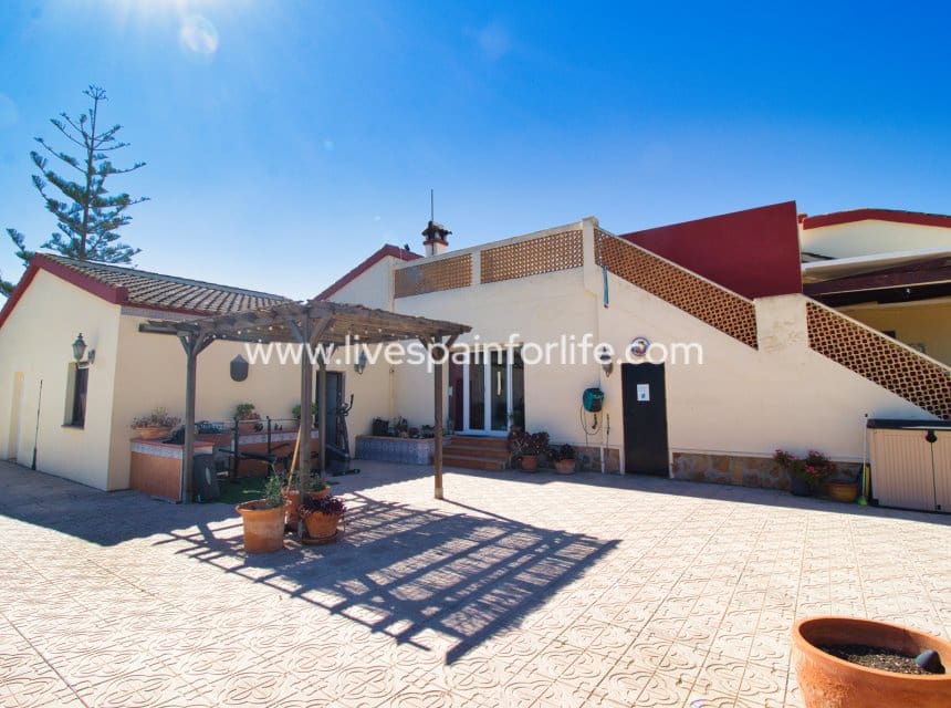 4 slaapkamer Finca/Landhuis te koop in Alicante stad met zwembad garage - € 529.000 (Ref: 9985291)