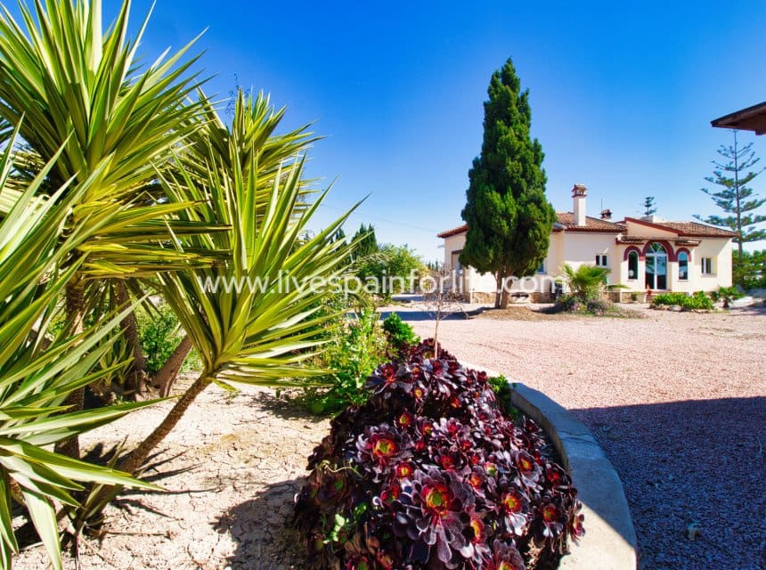 4 slaapkamer Finca/Landhuis te koop in Alicante stad met zwembad garage - € 529.000 (Ref: 9985291)