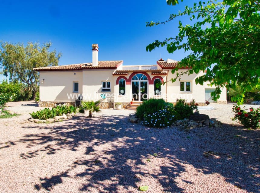 4 slaapkamer Finca/Landhuis te koop in Alicante stad met zwembad garage - € 529.000 (Ref: 9985291)