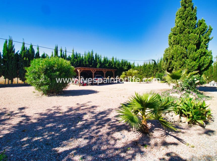 4 slaapkamer Finca/Landhuis te koop in Alicante stad met zwembad garage - € 529.000 (Ref: 9985291)