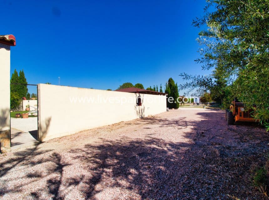 4 slaapkamer Finca/Landhuis te koop in Alicante stad met zwembad garage - € 529.000 (Ref: 9985291)