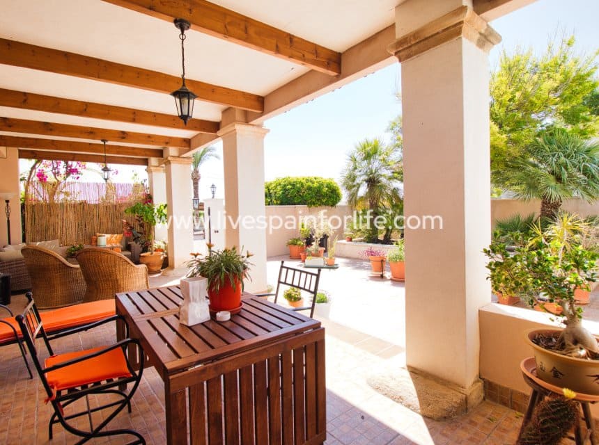 Finca/Casa Rural de 5 habitaciones en Albatera en venta con garaje - 320.000 € (Ref: 9985296)