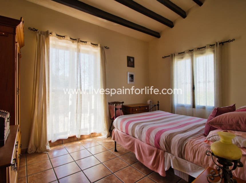 Finca/Casa Rural de 5 habitaciones en Albatera en venta con garaje - 320.000 € (Ref: 9985296)