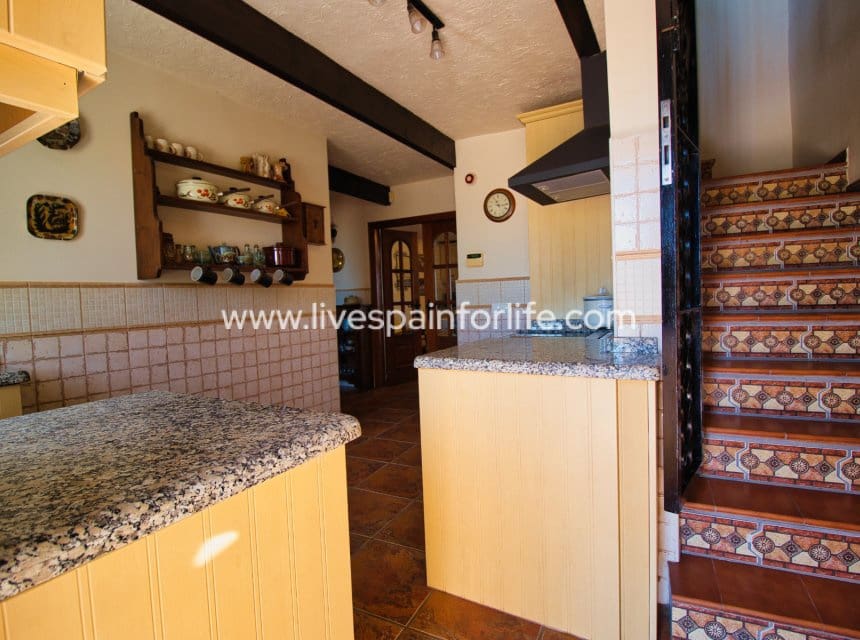 Finca/Casa Rural de 5 habitaciones en Albatera en venta con garaje - 320.000 € (Ref: 9985296)
