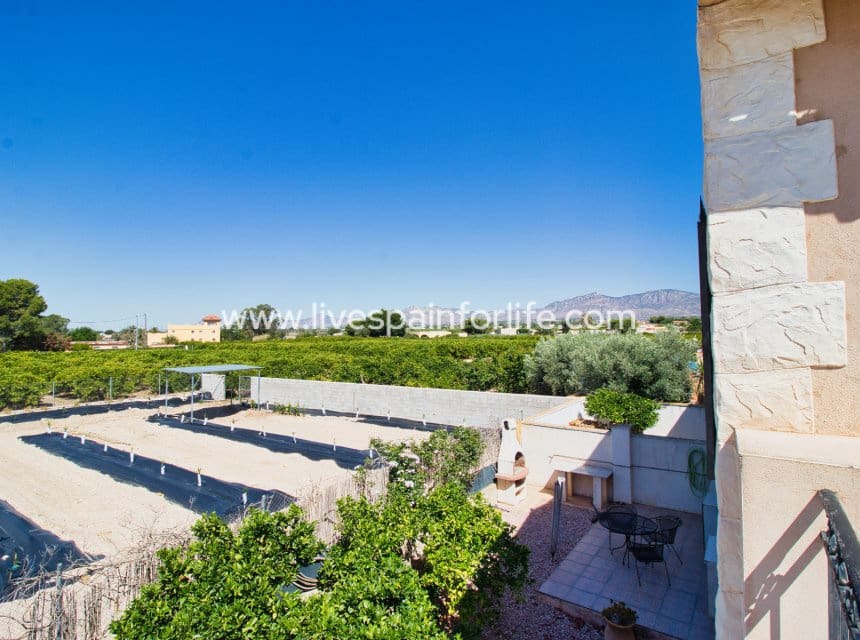Finca/Casa Rural de 5 habitaciones en Albatera en venta con garaje - 320.000 € (Ref: 9985296)