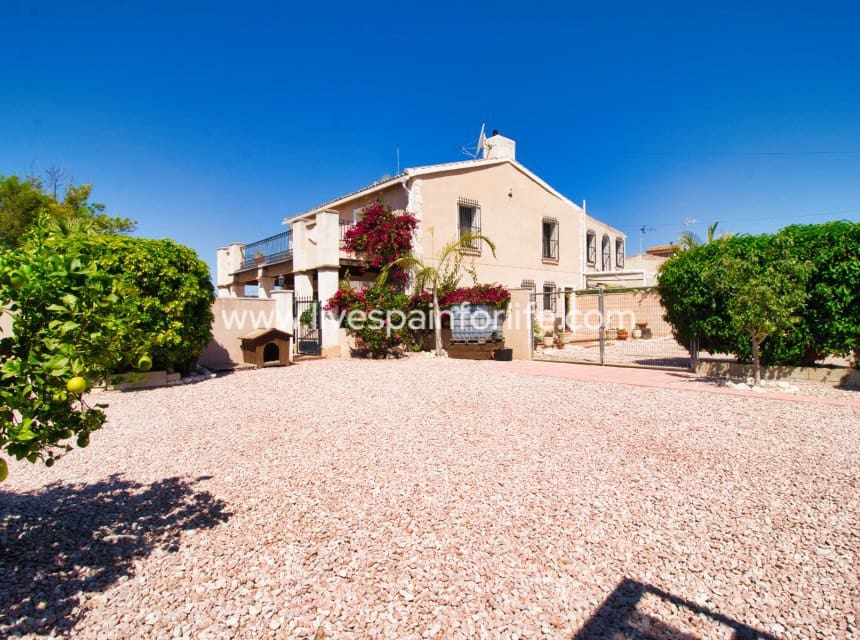Finca/Casa Rural de 5 habitaciones en Albatera en venta con garaje - 320.000 € (Ref: 9985296)