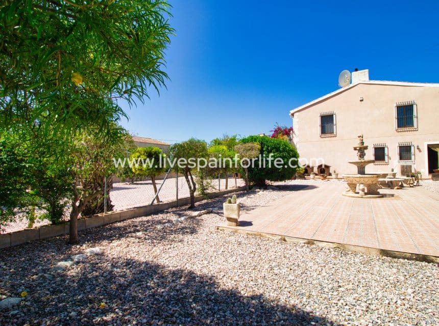 Finca/Casa Rural de 5 habitaciones en Albatera en venta con garaje - 320.000 € (Ref: 9985296)