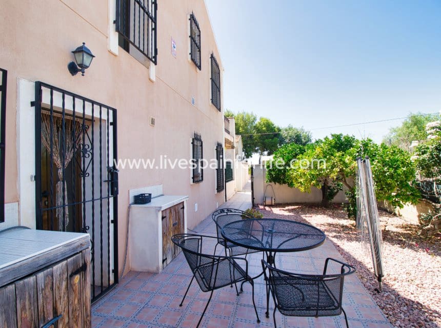 Finca/Casa Rural de 5 habitaciones en Albatera en venta con garaje - 320.000 € (Ref: 9985296)