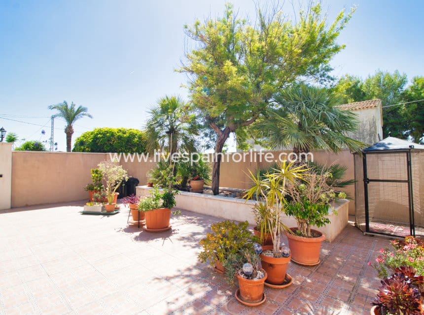 Finca/Casa Rural de 5 habitaciones en Albatera en venta con garaje - 320.000 € (Ref: 9985296)