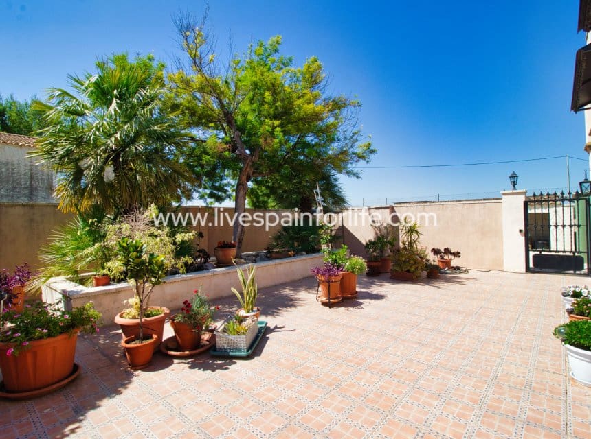 Finca/Casa Rural de 5 habitaciones en Albatera en venta con garaje - 320.000 € (Ref: 9985296)