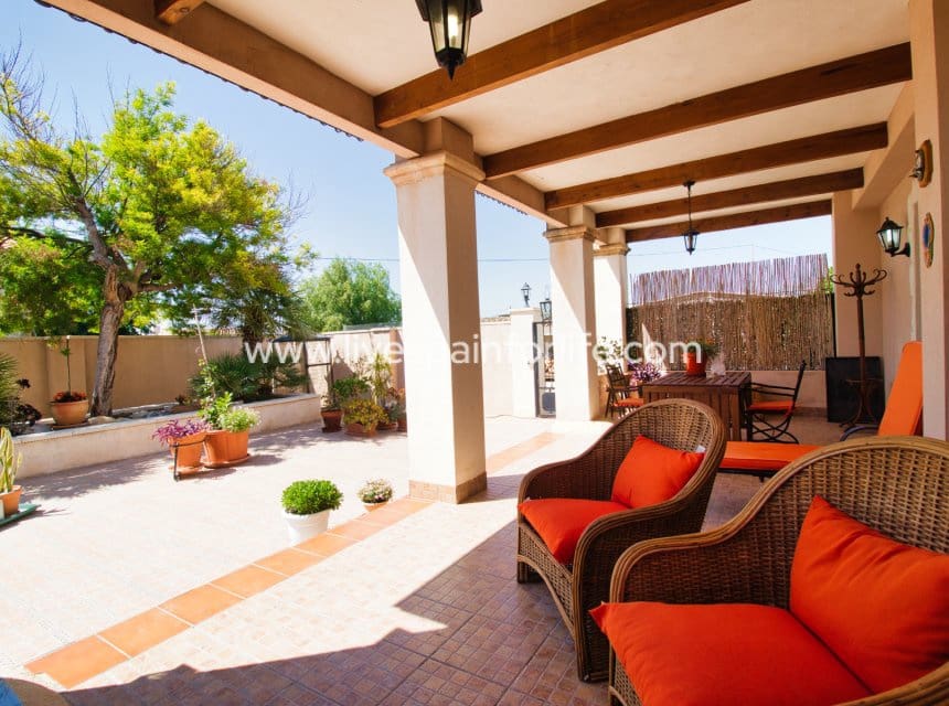 Finca/Casa Rural de 5 habitaciones en Albatera en venta con garaje - 320.000 € (Ref: 9985296)