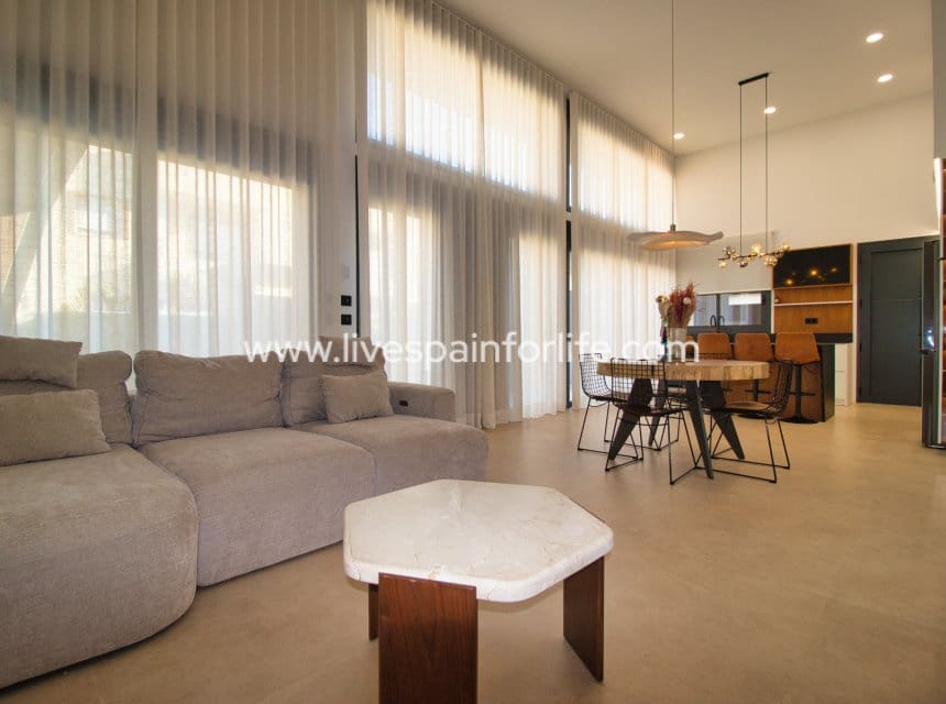 4 sovrum Villa till salu i Pilar de la Horadada med pool garage - 869 000 € (Ref: 9985300)