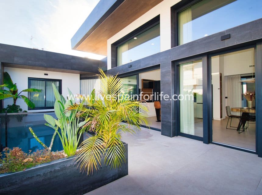 4 sovrum Villa till salu i Pilar de la Horadada med pool garage - 869 000 € (Ref: 9985300)