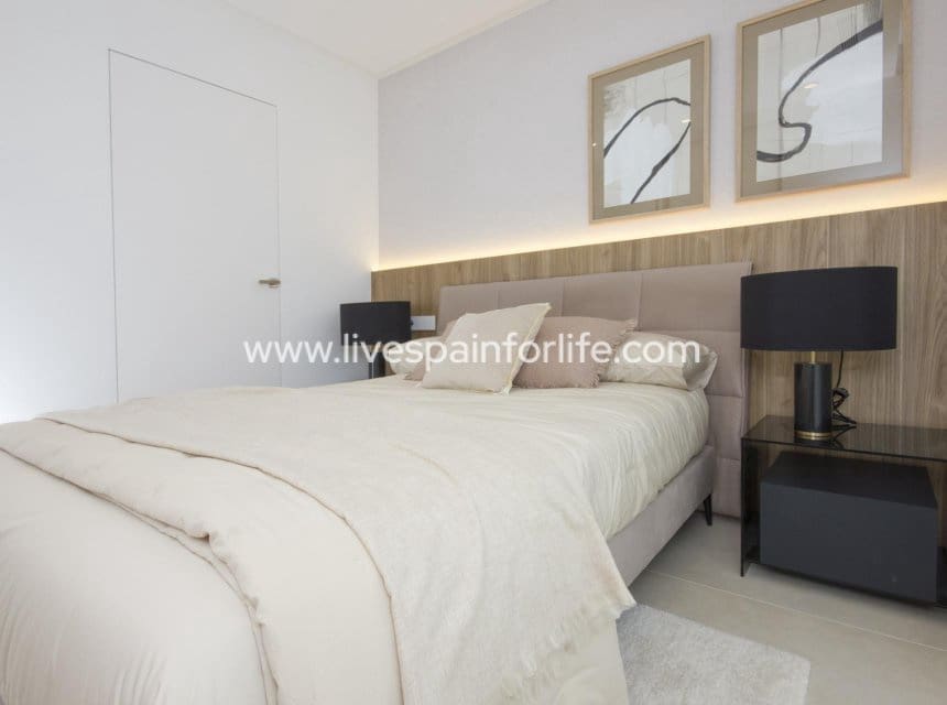 3 soveværelse Villa til salg i Ciudad Quesada med swimmingpool - € 1.099.000 (Ref: 9995356)