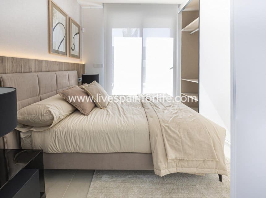 3 soveværelse Villa til salg i Ciudad Quesada med swimmingpool - € 1.099.000 (Ref: 9995356)
