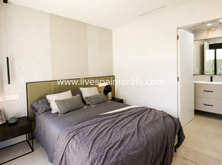 3 soveværelse Villa til salg i Ciudad Quesada med swimmingpool - € 1.099.000 (Ref: 9995356)