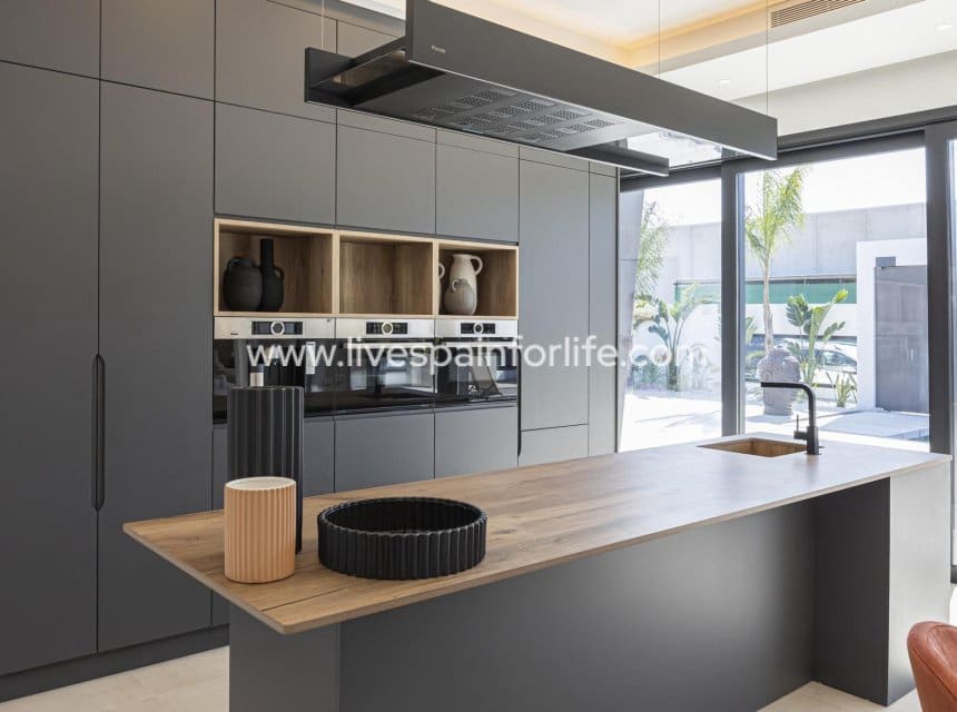 3 soveværelse Villa til salg i Ciudad Quesada med swimmingpool - € 1.099.000 (Ref: 9995356)