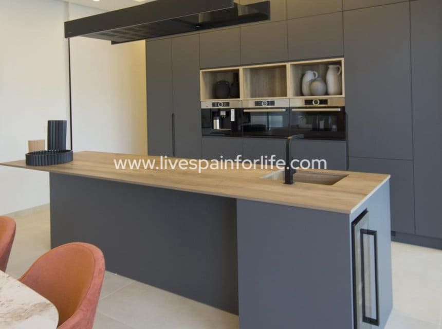 3 soveværelse Villa til salg i Ciudad Quesada med swimmingpool - € 1.099.000 (Ref: 9995356)
