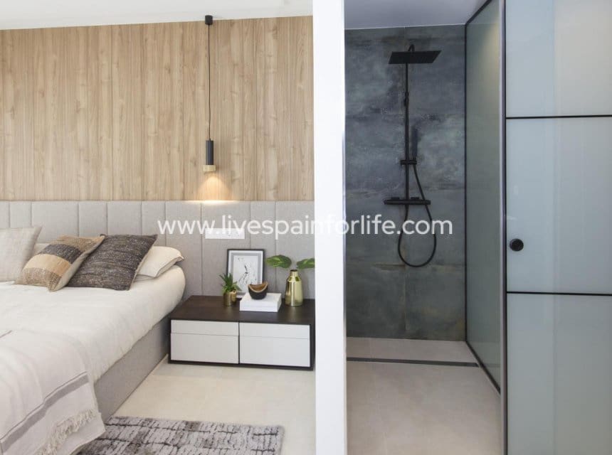 3 soveværelse Villa til salg i Ciudad Quesada med swimmingpool - € 1.099.000 (Ref: 9995356)