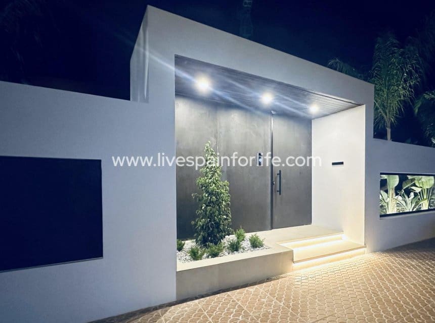 3 soveværelse Villa til salg i Ciudad Quesada med swimmingpool - € 1.099.000 (Ref: 9995356)
