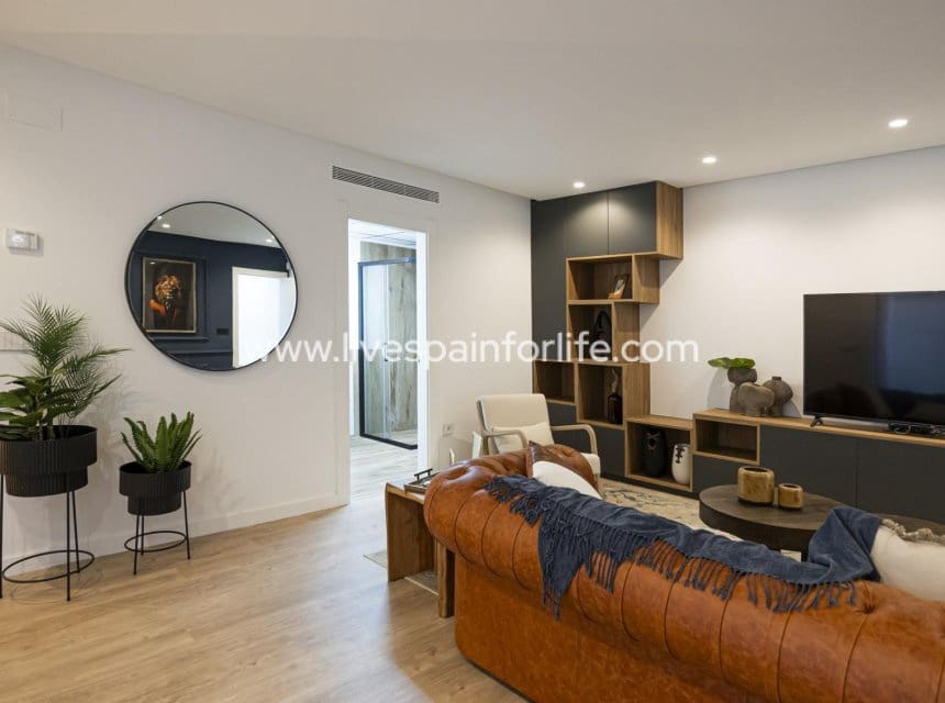 3 soveværelse Villa til salg i Ciudad Quesada med swimmingpool - € 1.099.000 (Ref: 9995356)