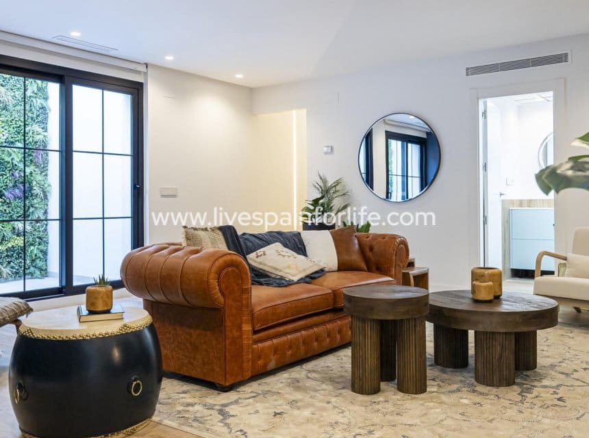 3 soveværelse Villa til salg i Ciudad Quesada med swimmingpool - € 1.099.000 (Ref: 9995356)