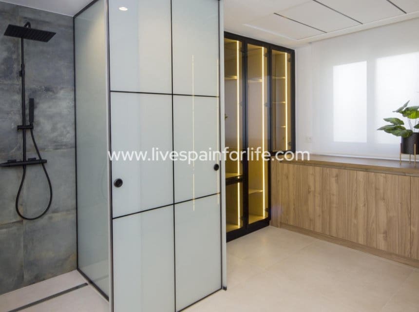 3 soveværelse Villa til salg i Ciudad Quesada med swimmingpool - € 1.099.000 (Ref: 9995356)