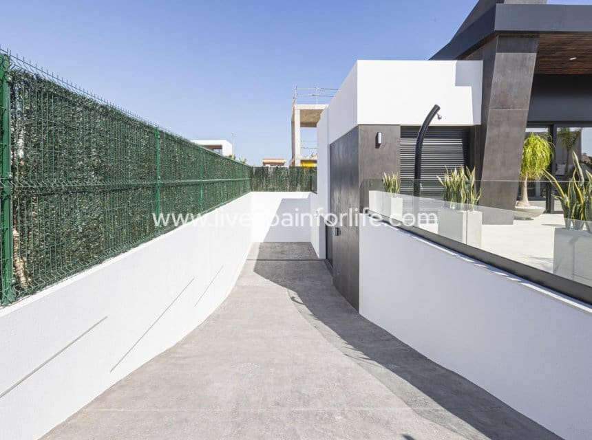 3 soveværelse Villa til salg i Ciudad Quesada med swimmingpool - € 1.099.000 (Ref: 9995356)