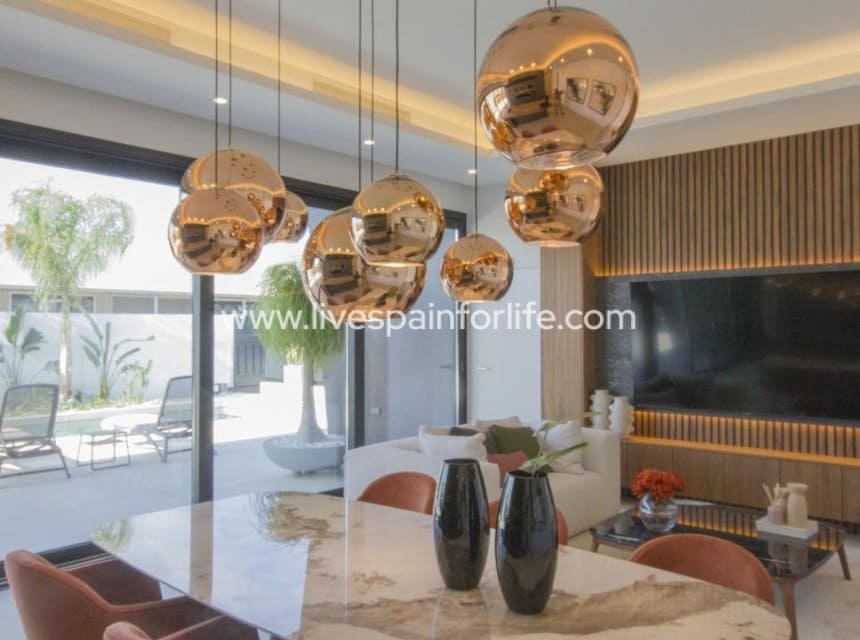 3 soveværelse Villa til salg i Ciudad Quesada med swimmingpool - € 1.099.000 (Ref: 9995356)