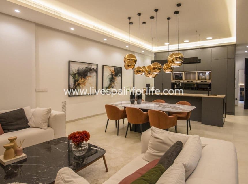 3 soveværelse Villa til salg i Ciudad Quesada med swimmingpool - € 1.099.000 (Ref: 9995356)