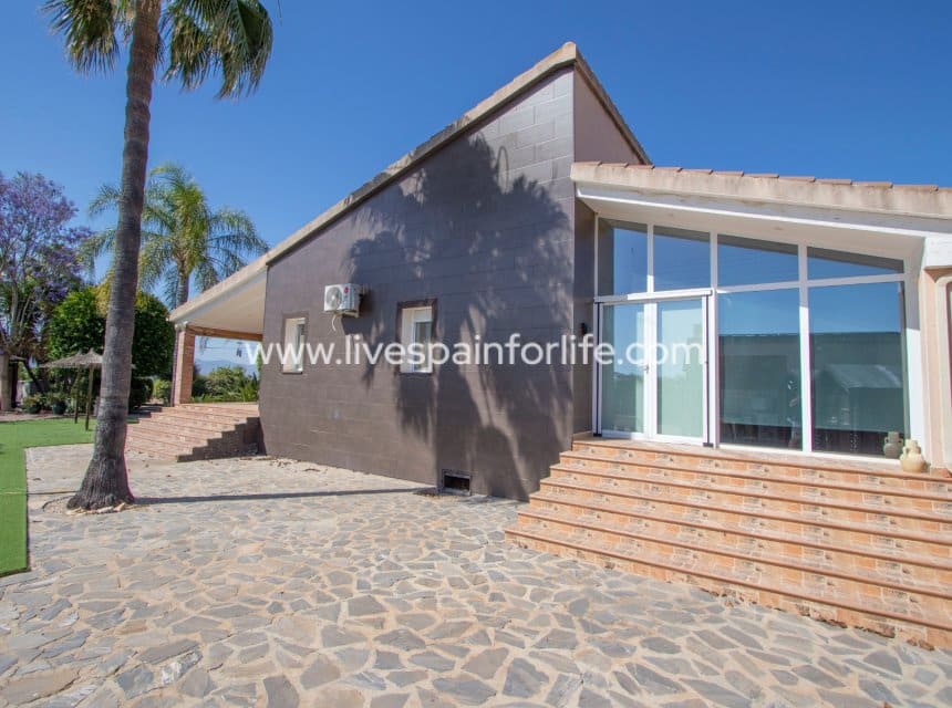 3 sypialnia Finka/Dom wiejski na sprzedaż w Jacarilla z basenem garażem - 559 000 € (Ref: 9996022)
